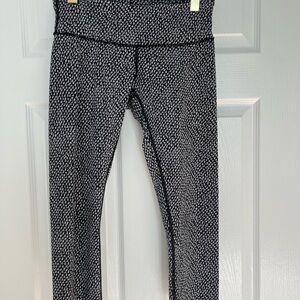 Women’s Black and White Patterned Lululemon Cropped Leggings